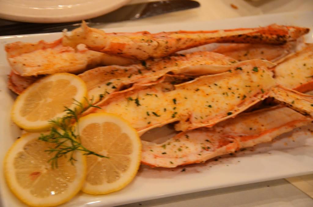 Louies Chophouse | restaurant | 4642 W 103rd St, Oak Lawn, IL 60453, USA | 7084256530 OR +1 708-425-6530