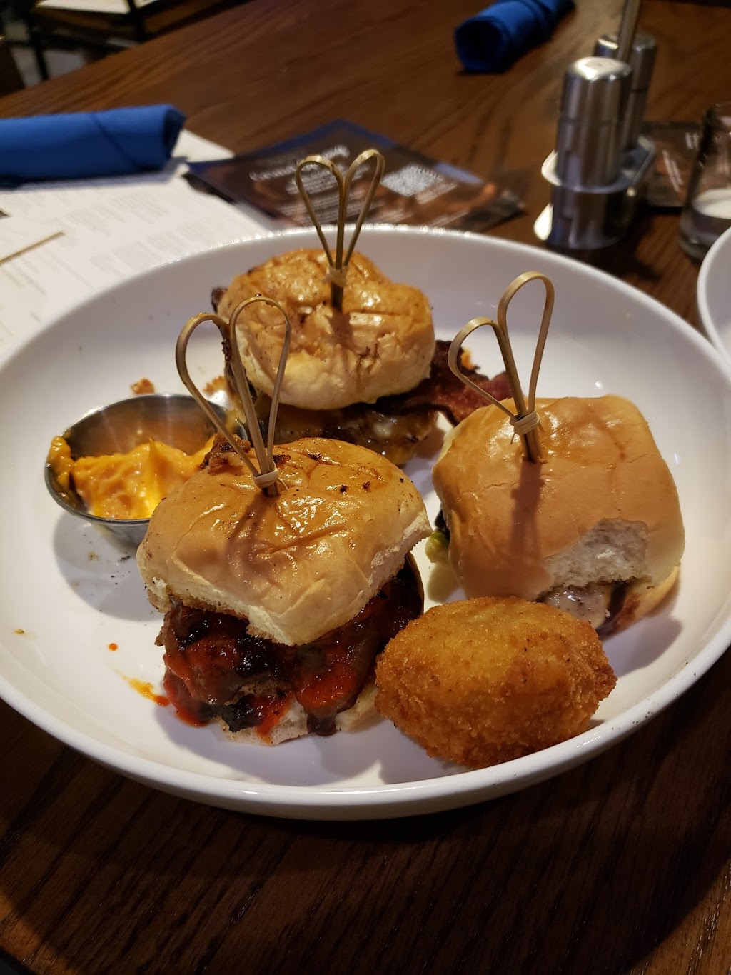 Flight Deck Pub | restaurant | 6921 S Lindbergh Blvd, St. Louis, MO 63125, USA | 3148851064 OR +1 314-885-1064