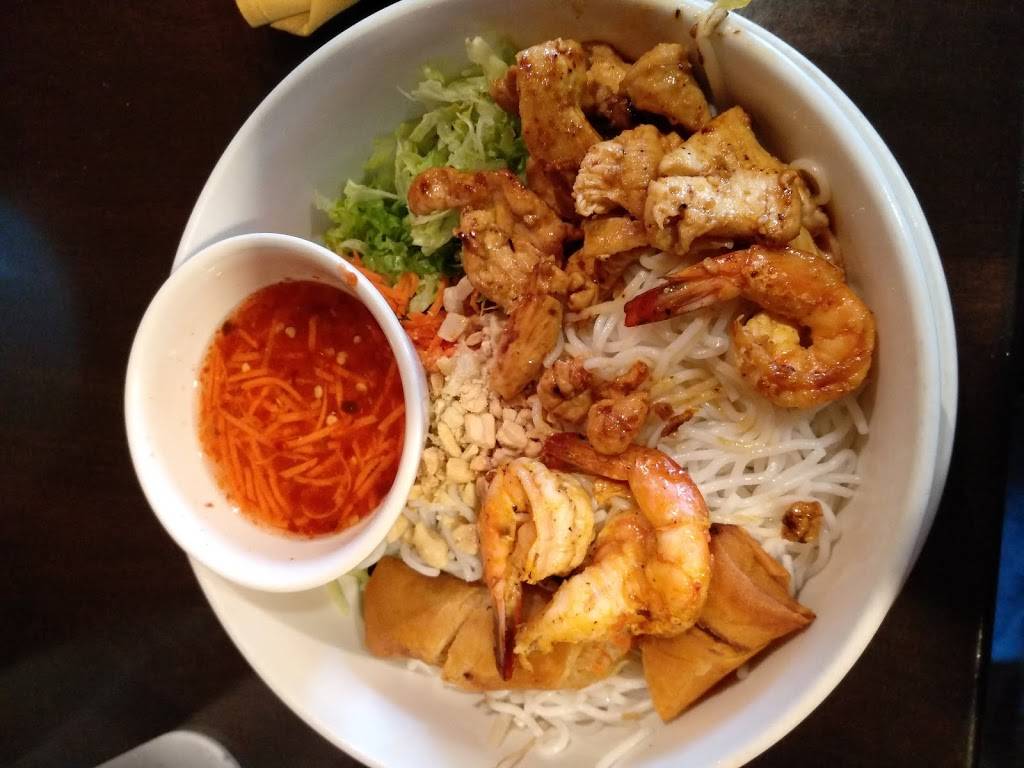 Bowl of Pho | restaurant | 27339 Chagrin Blvd, Woodmere, OH 44122, USA | 2168311730 OR +1 216-831-1730