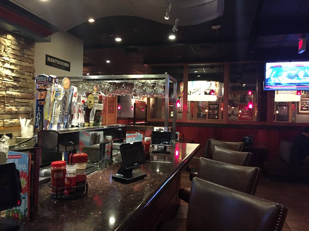 Red Robin Gourmet Burgers and Brews | restaurant | 1201 Boston Post Rd Suite R-4, Milford, CT 06460, USA | 2039510773 OR +1 203-951-0773