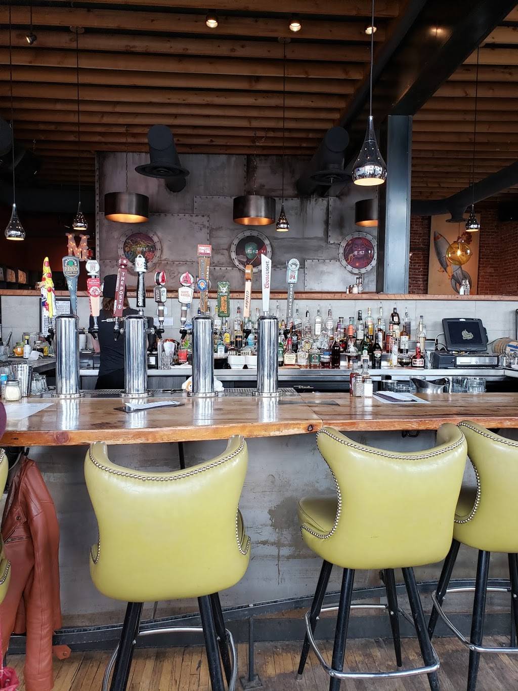 Fat Sullys South Broadway | restaurant | 141 S Broadway, Denver, CO 80209, USA | 3033777900 OR +1 303-377-7900