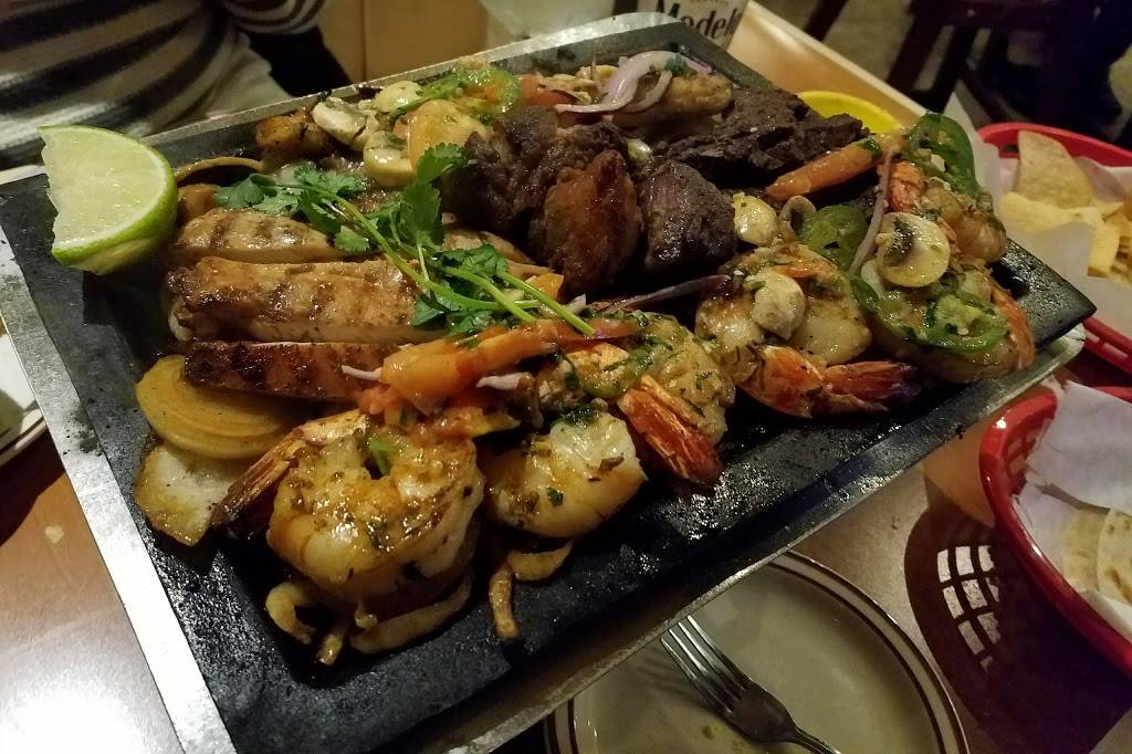 Los Cucos Mexican Cafe | restaurant | 7315 Arroyo Crossing Pkwy, Las Vegas, NV 89113, USA | 7026140062 OR +1 702-614-0062