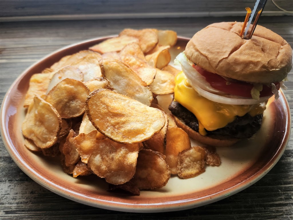 Yankee Lake Tavern | restaurant | 1820 OH-7, Brookfield Center, OH 44403, USA | 3304488866 OR +1 330-448-8866