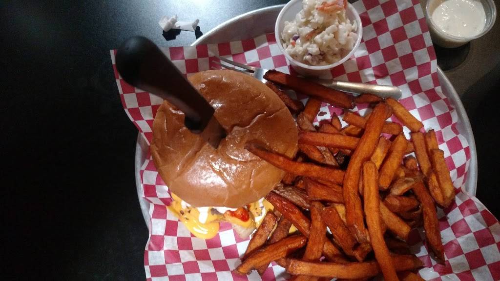 Iconic Burger | restaurant | 12 N McIntosh St, Elberton, GA 30635, USA | 7625330957 OR +1 762-533-0957