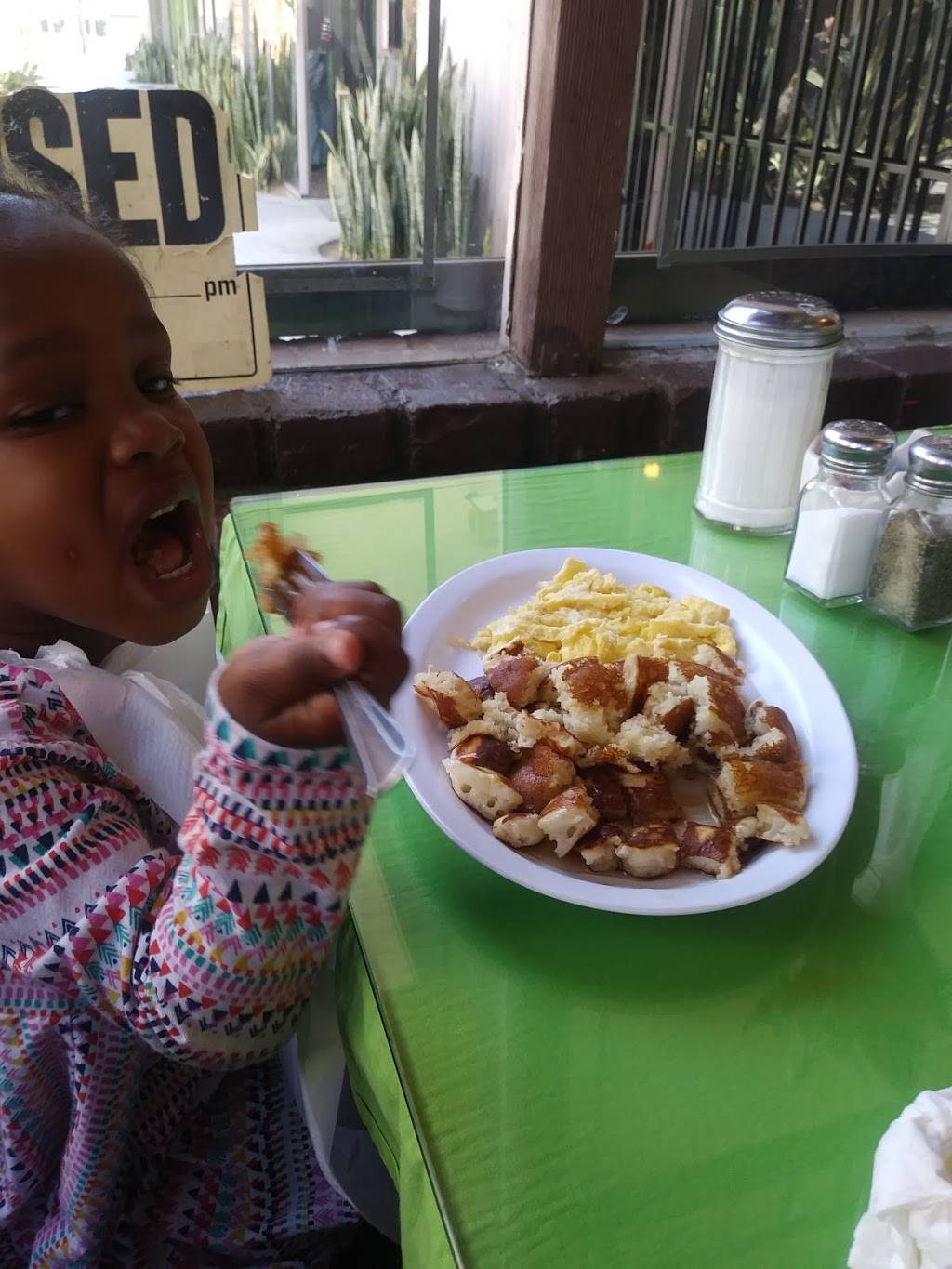 Akis Village Inn | restaurant | 3710 W Martin Luther King Jr Blvd, Los Angeles, CA 90008, USA | 3232942440 OR +1 323-294-2440