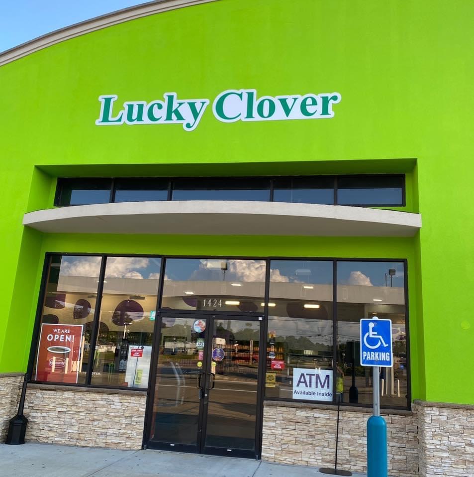 Lucky Clover | restaurant | 1424 US-90, Gautier, MS 39553, USA | 2282052274 OR +1 228-205-2274