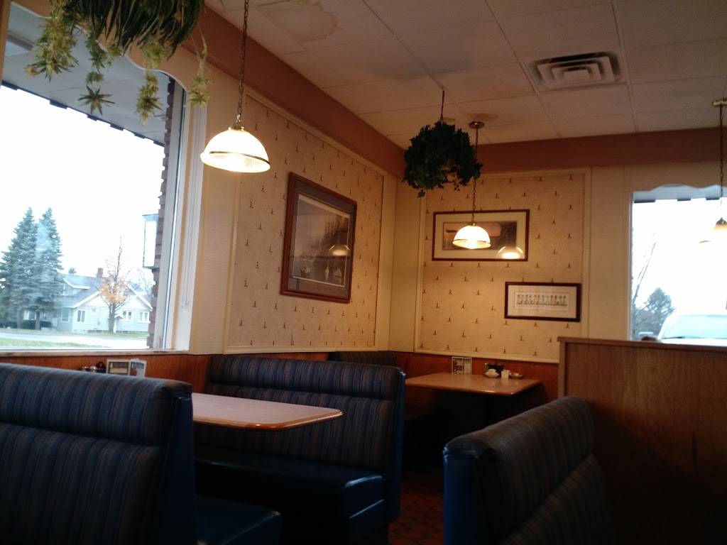 Breakwater Restaurant | restaurant | 1111 E Cloverland Dr, Ironwood, MI 49938, USA | 9069328400 OR +1 906-932-8400