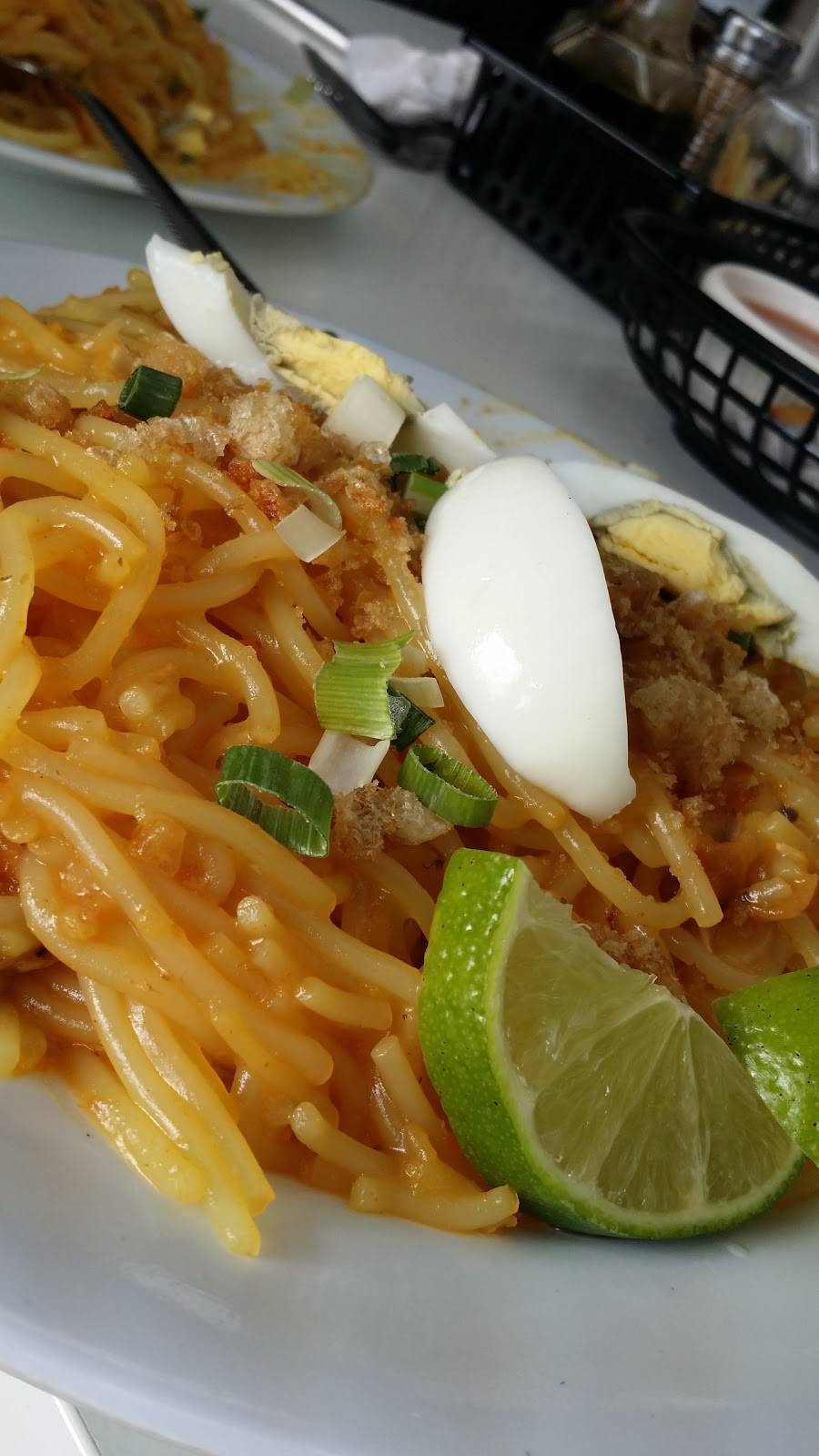 Lolas Kusina | restaurant | 96 Rexdale Blvd #4, Etobicoke, ON M9W 1N7, Canada | 4167924742 OR +1 416-792-4742