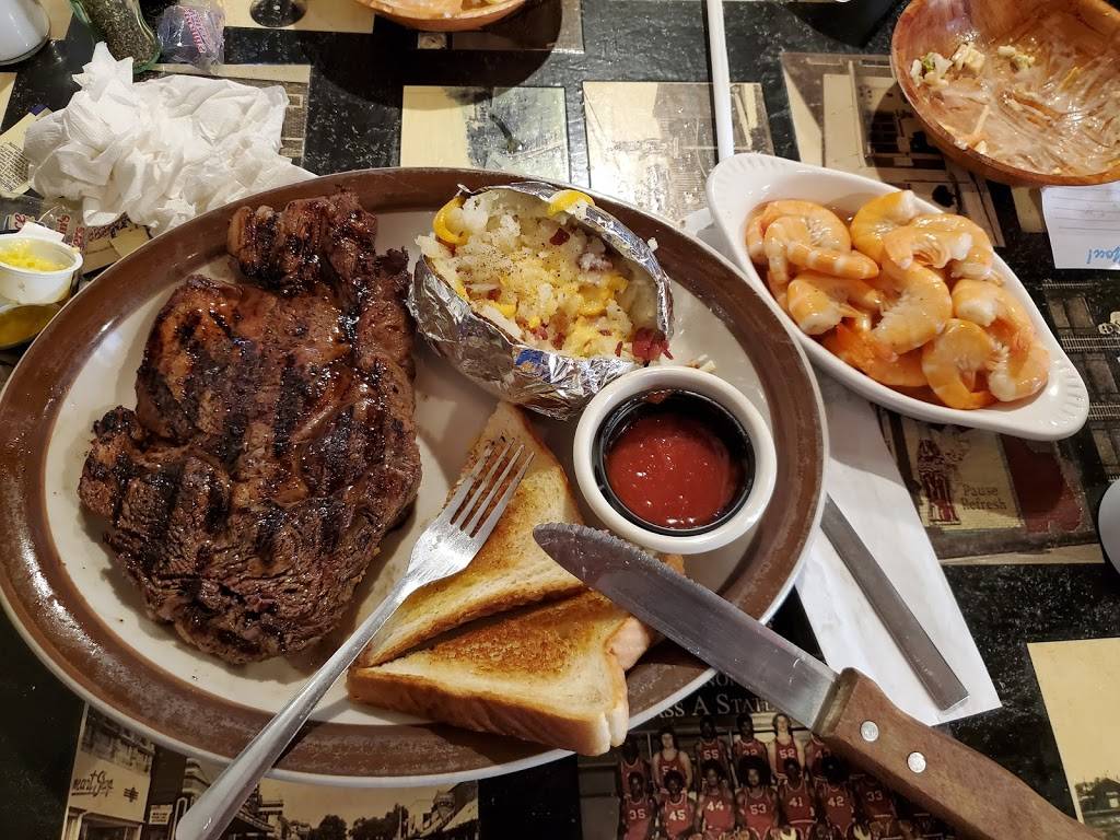 Tracks | restaurant | 100 N Front St, Winona, MS 38967, USA | 6622833505 OR +1 662-283-3505