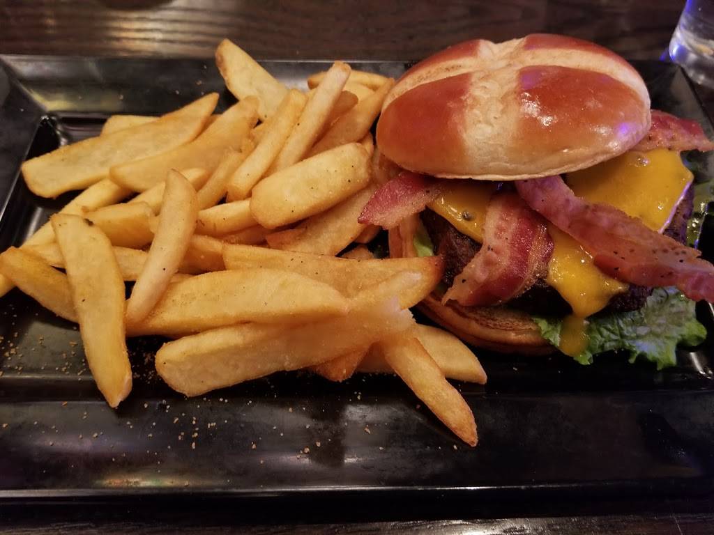 Red Robin Gourmet Burgers and Brews | restaurant | 1233 W Avenue P Suite 301, Palmdale, CA 93551, USA | 6612741773 OR +1 661-274-1773