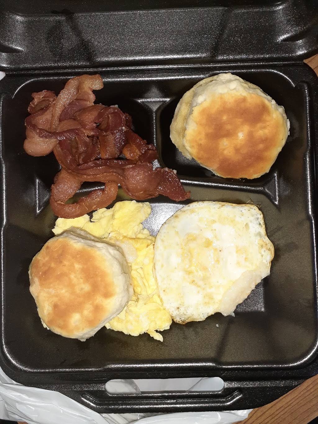 Victors Cafeteria | restaurant | 109 W Main St, New Iberia, LA 70560, USA | 3373699924 OR +1 337-369-9924