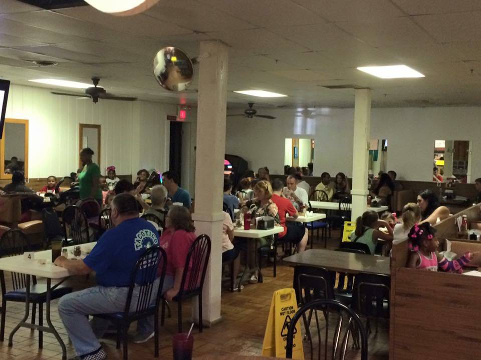 Angilos Pizza | restaurant | 1725 Berry Blvd, Louisville, KY 40215, USA | 5023670580 OR +1 502-367-0580