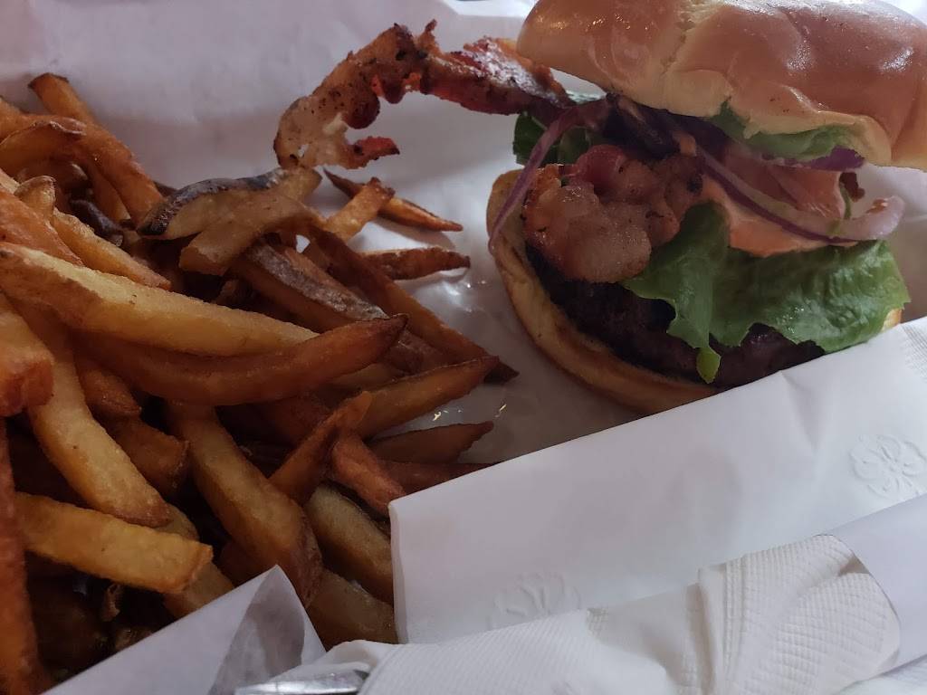 Quintons Bar & Deli | restaurant | 506 E Grand Ave, Des Moines, IA 50309, USA | 5152446624 OR +1 515-244-6624