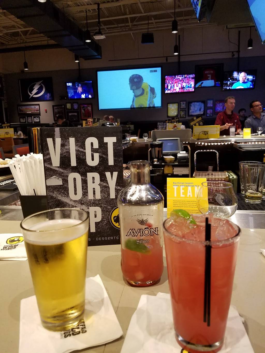 Buffalo Wild Wings | restaurant | 4058 Tampa Rd Suite #1, Oldsmar, FL 34677, USA | 8138149900 OR +1 813-814-9900
