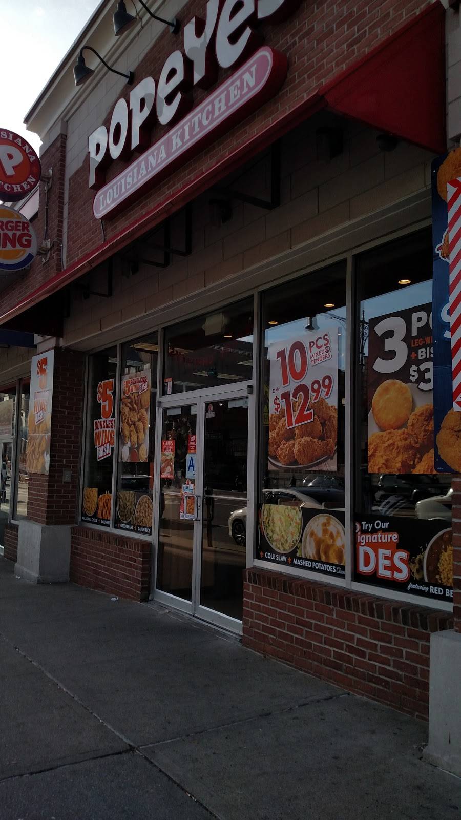 Popeyes Louisiana Kitchen | restaurant | 557 Grand Concourse, Bronx, NY 10451, USA | 7187086650 OR +1 718-708-6650