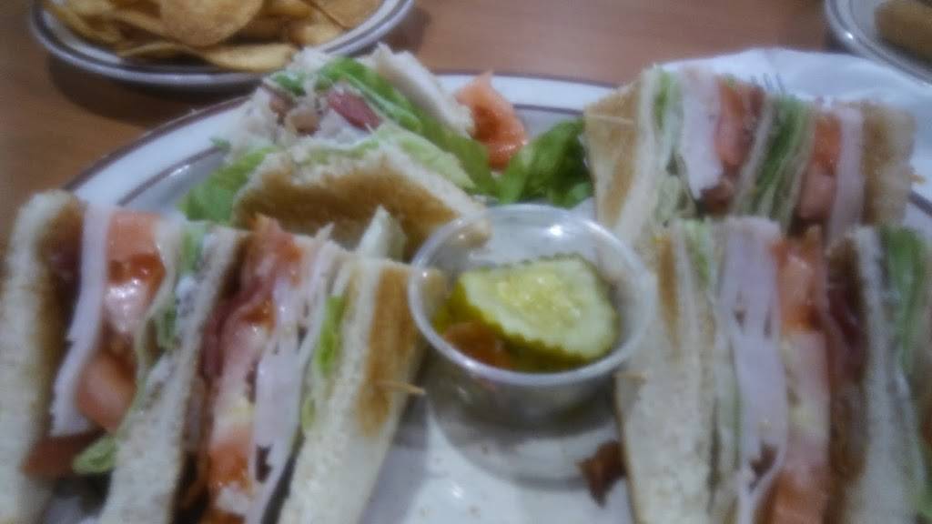 Leos Coney Island | restaurant | 5076 Highland Rd, Waterford Twp, MI 48327, USA | 2487421568 OR +1 248-742-1568