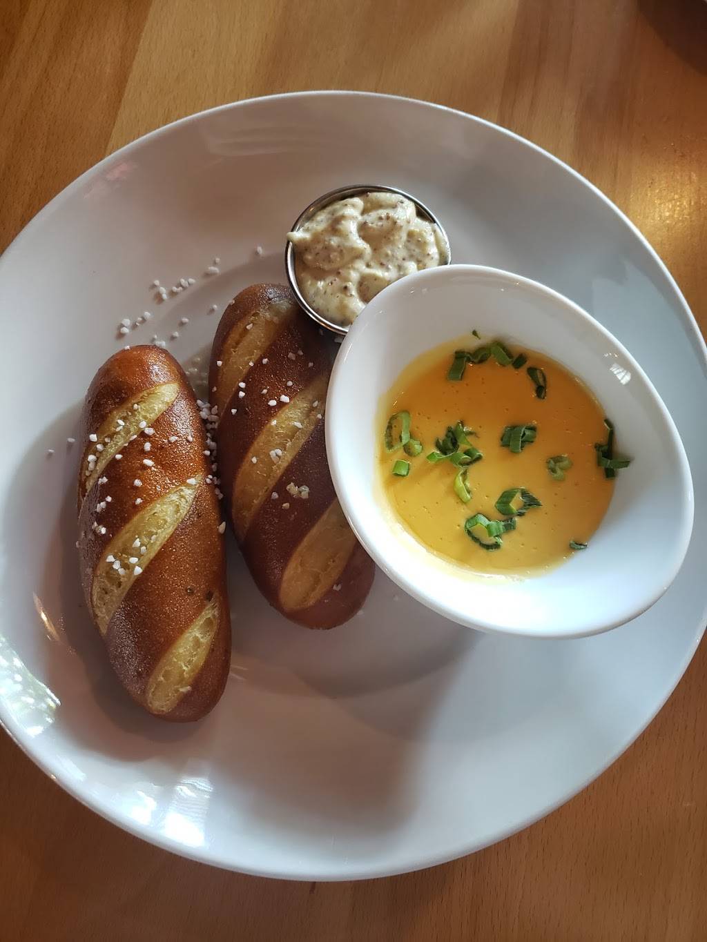 Kip’s Irish Pub & Restaurant | restaurant | 9970 Wayzata Blvd, Minneapolis, MN 55426, USA | 9523675070 OR +1 952-367-5070