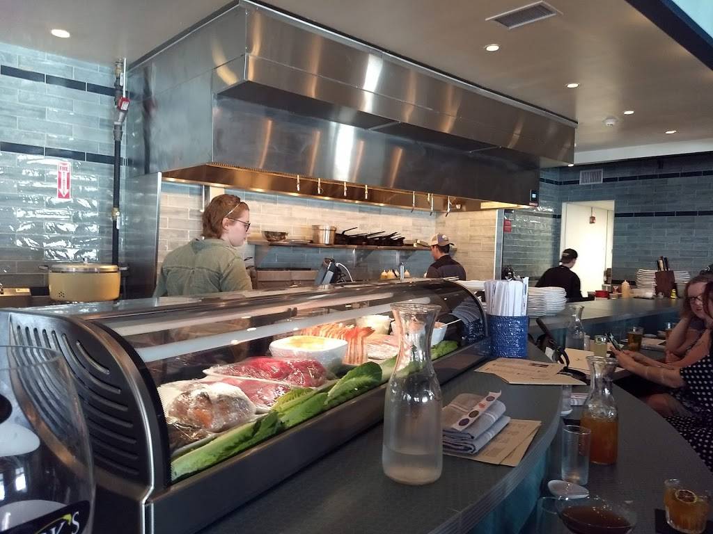 Chucks Fish Athens | restaurant | 220 W Broad St, Athens, GA 30601, USA | 7063956611 OR +1 706-395-6611