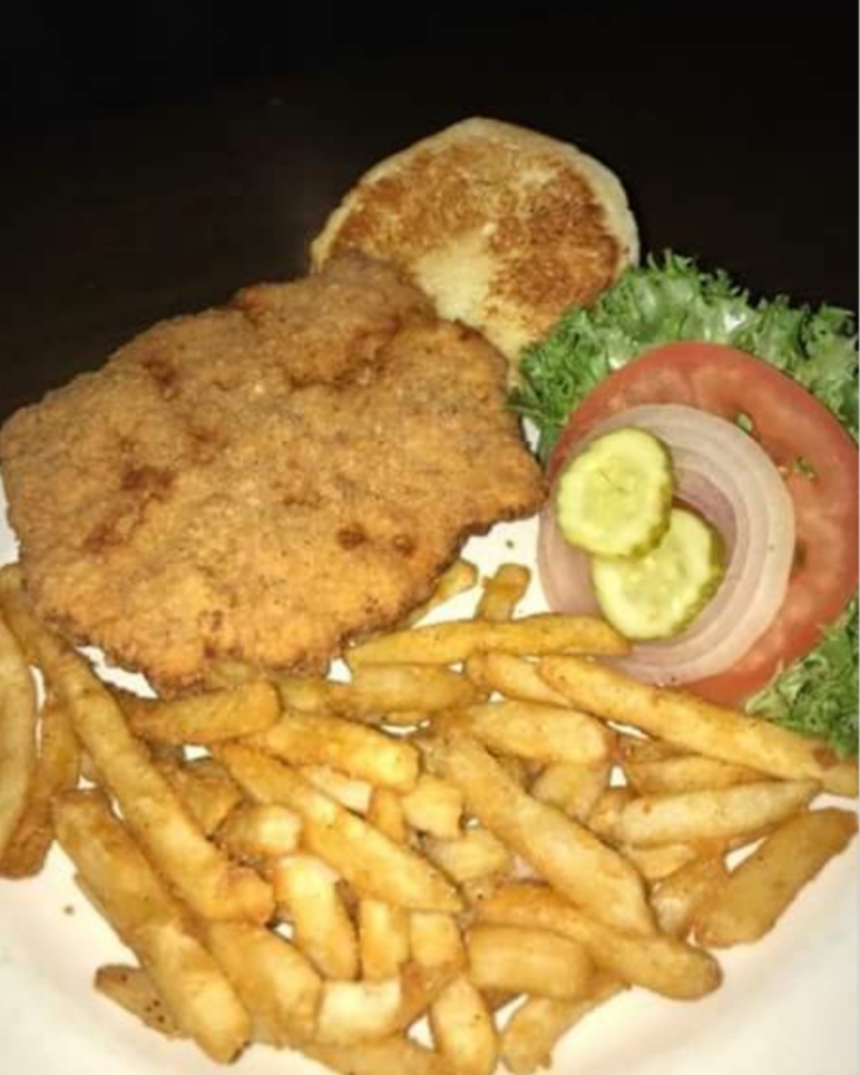 The District Bar And Grill | restaurant | 216 Court Ave #101, Des Moines, IA 50309, USA | 5152440193 OR +1 515-244-0193