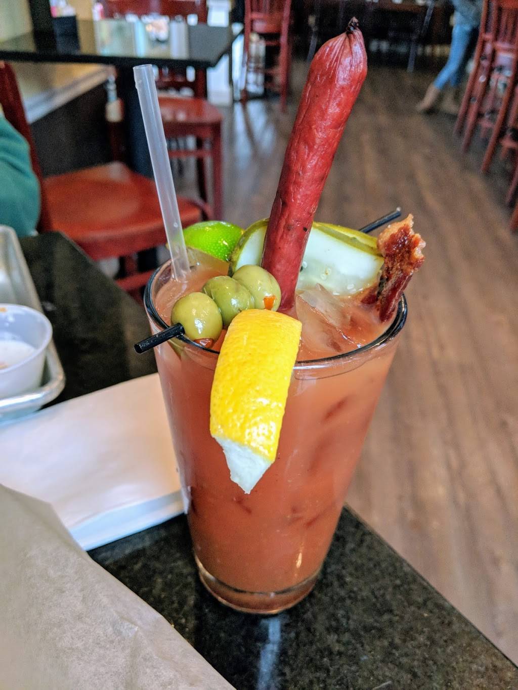 Roux Royale Bar & Bistro | restaurant | 3331 Rue Royale, St Charles, MO 63301, USA | 6369250941 OR +1 636-925-0941