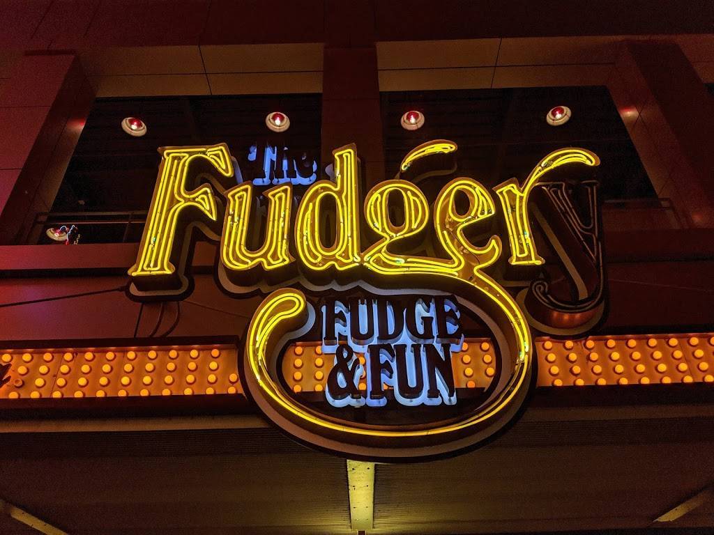 S & SC Sportsbar | restaurant | 427 S 4th St, Louisville, KY 40202, USA | 5025681400 OR +1 502-568-1400