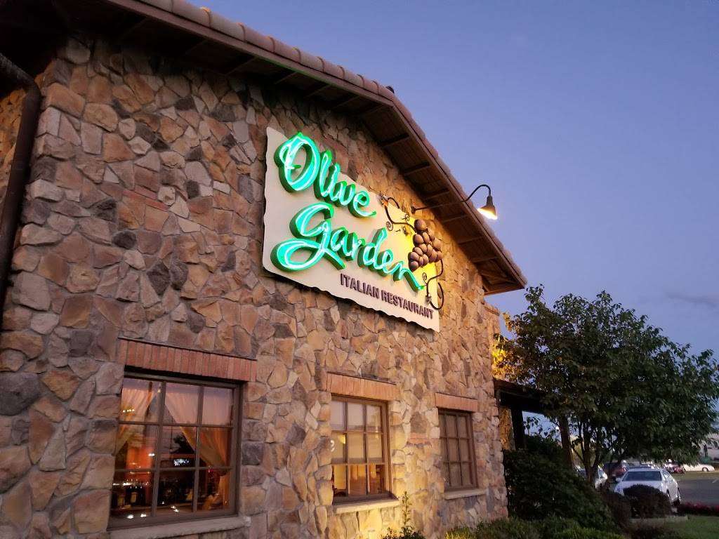 Olive Garden Italian Restaurant | meal takeaway | 1230 Veterans Pkwy, Clarksville, IN 47129, USA | 8122188304 OR +1 812-218-8304