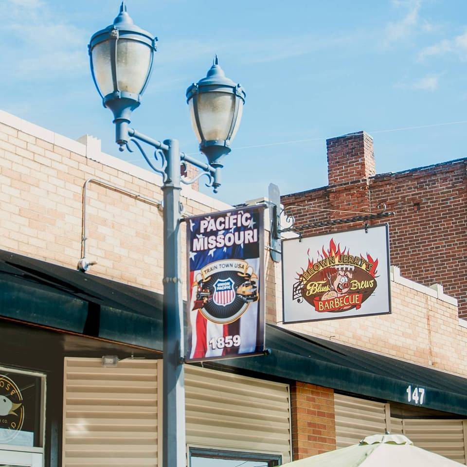 Brown Jerrys Blues Brews Barbecue | restaurant | 147 W St Louis St, Pacific, MO 63069, USA | 6363930553 OR +1 636-393-0553