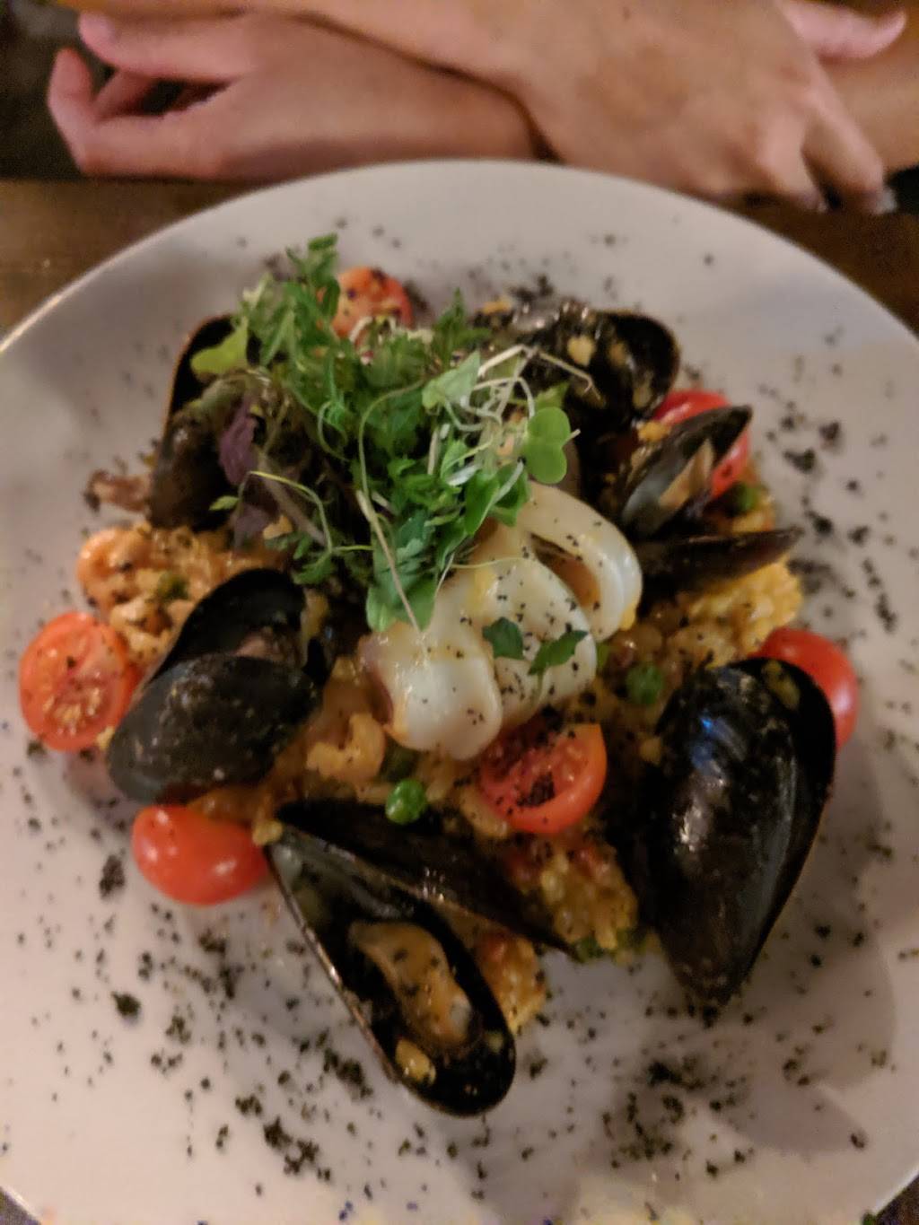 Les Contrebandiers Boissonnerie gourmande | restaurant | 300 Rue des Forges, Trois-Rivières, QC G9A 2G8, Canada | 8193702005 OR +1 819-370-2005