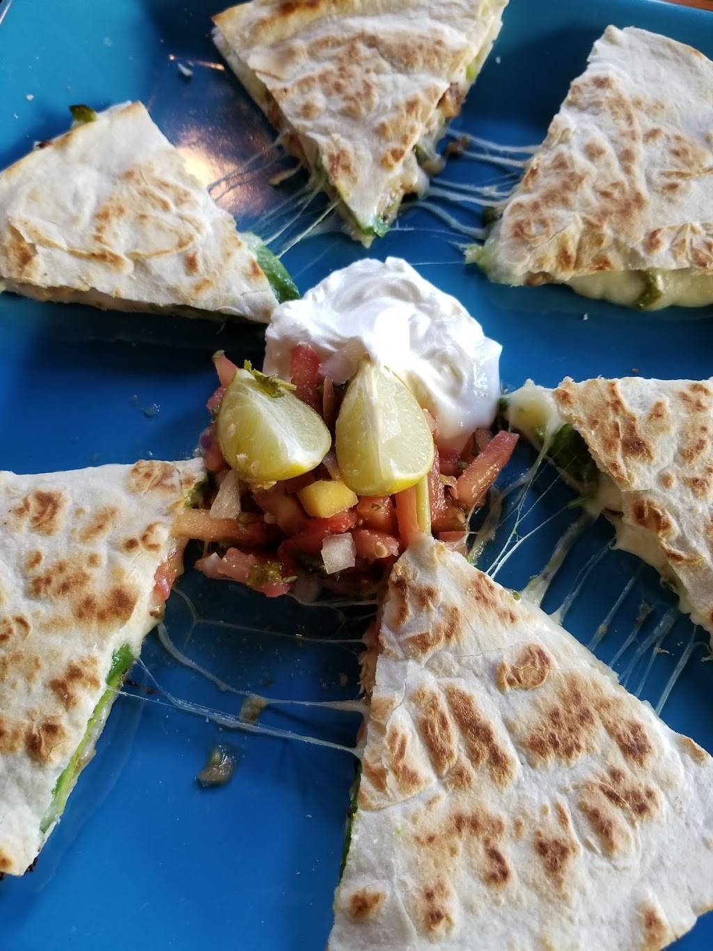 Tres Hombres Long Bar & Grill | restaurant | 100 Broadway St, Chico, CA 95928, USA | 5303420425 OR +1 530-342-0425