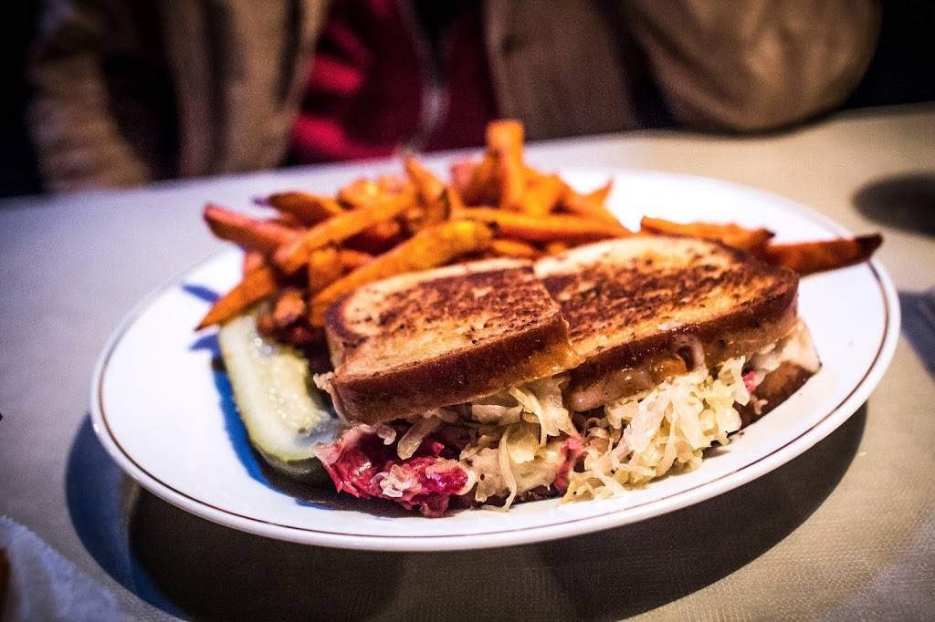 Tune Inn | restaurant | 331 Pennsylvania Ave SE, Washington, DC 20003, USA | 2025432725 OR +1 202-543-2725