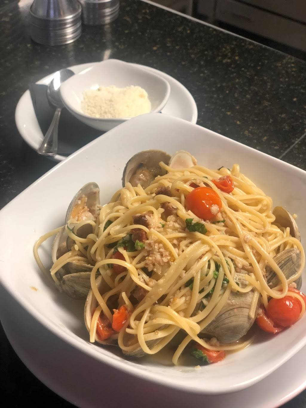 Gringo’s Oyster Bar | restaurant | 1549 Sunset Dr, Coral Gables, FL 33143, USA | 3052849989 OR +1 305-284-9989