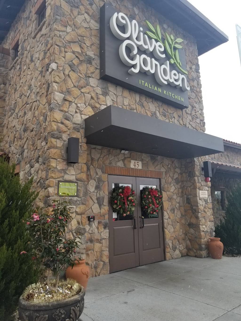 Olive Garden Italian Restaurant | meal takeaway | 45 Burgess Rd, Harrisonburg, VA 22801, USA | 5404342326 OR +1 540-434-2326