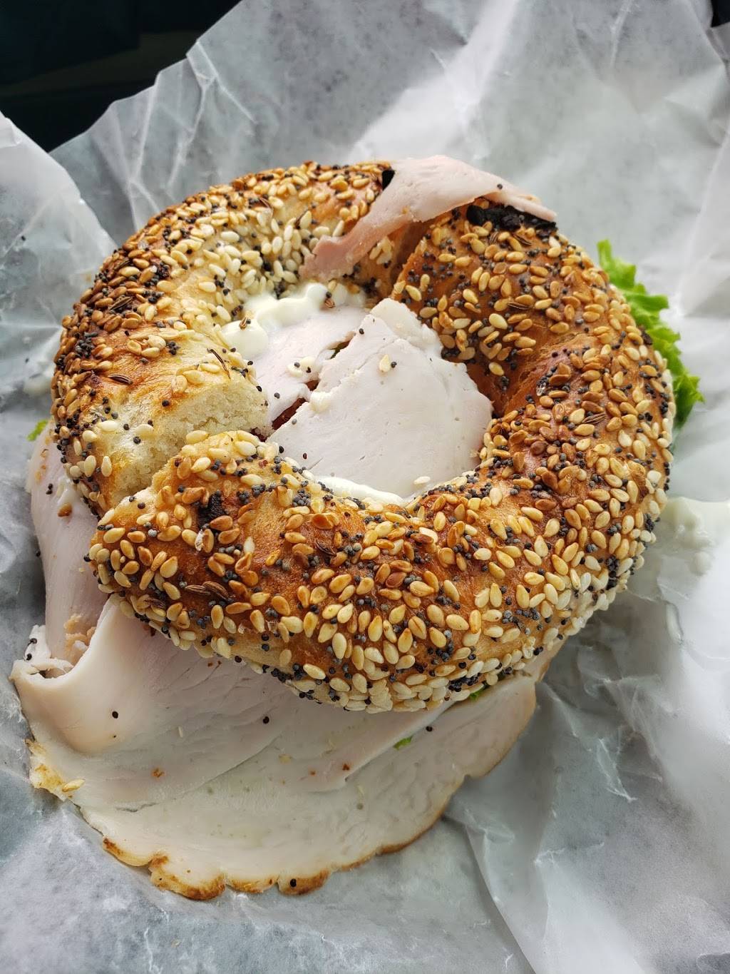 Bagel House | restaurant | 235 Lakeshore Rd E, Mississauga, ON L5G 1G8, Canada | 9058919696 OR +1 905-891-9696