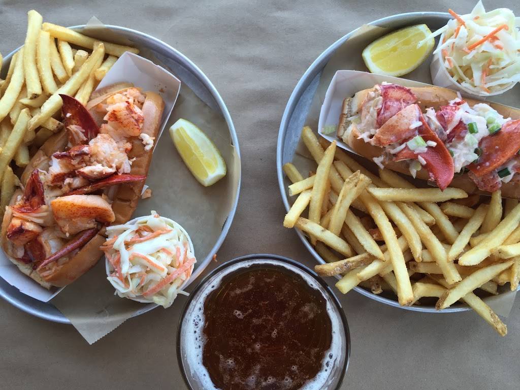 Legal Sea Foods | restaurant | 1 Harborside Drive Logan Airport, Terminal B Connector, Boston, MA 02128, USA | 8575743888 OR +1 857-574-3888