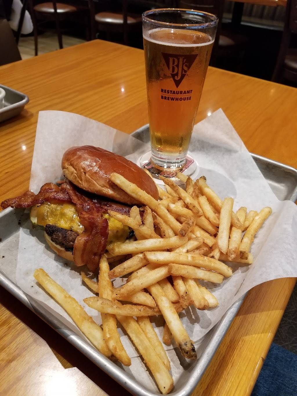 BJs Restaurant & Brewhouse | restaurant | 600 Brea Mall Dr, Brea, CA 92821, USA | 7149902095 OR +1 714-990-2095