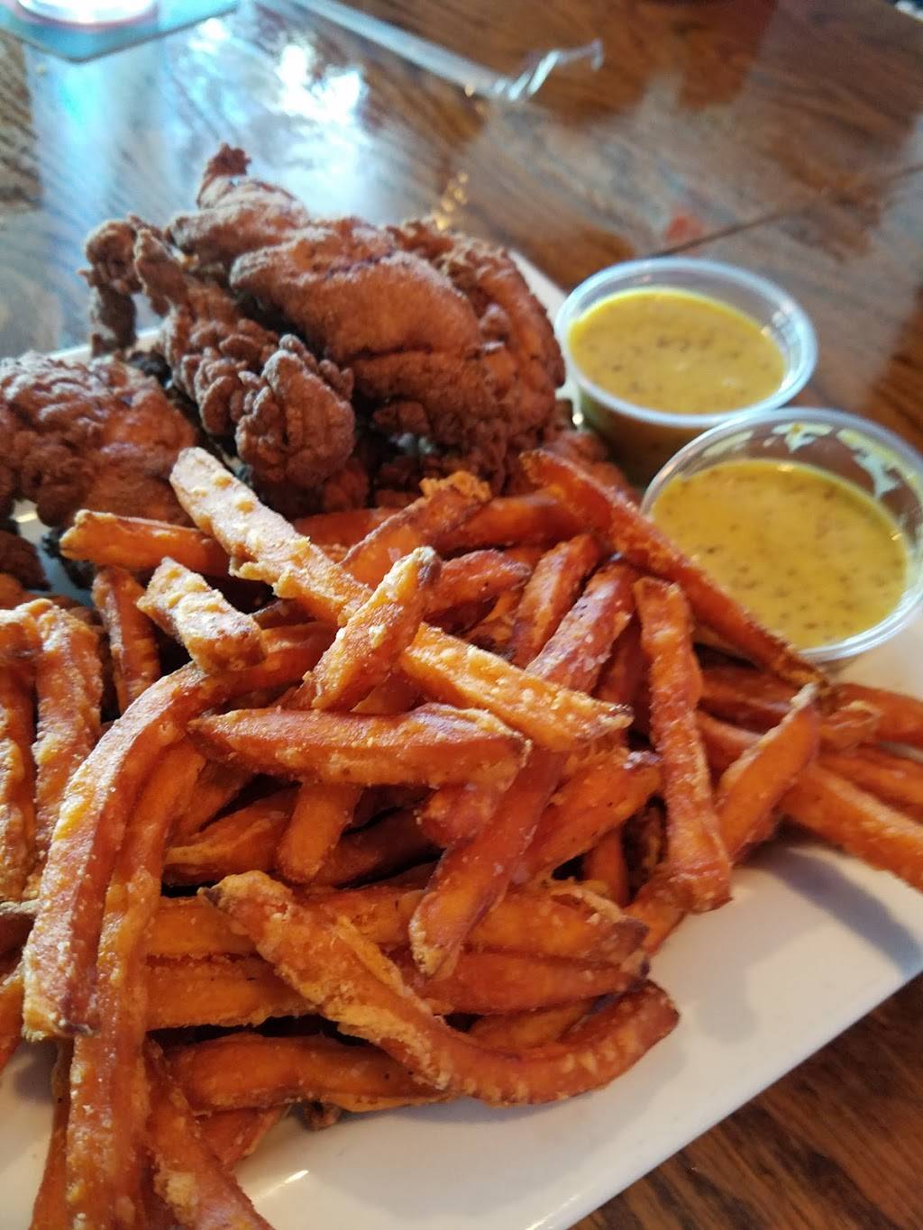 Eastfield Bar & Grill | restaurant | 8709 Arbor Creek Dr, Charlotte, NC 28269, USA | 7044641164 OR +1 704-464-1164