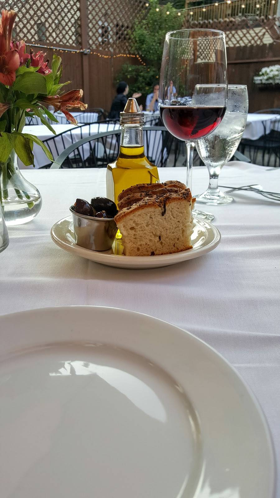 a tavola | restaurant | 2148 W Chicago Ave, Chicago, IL 60622, USA | 7732767567 OR +1 773-276-7567