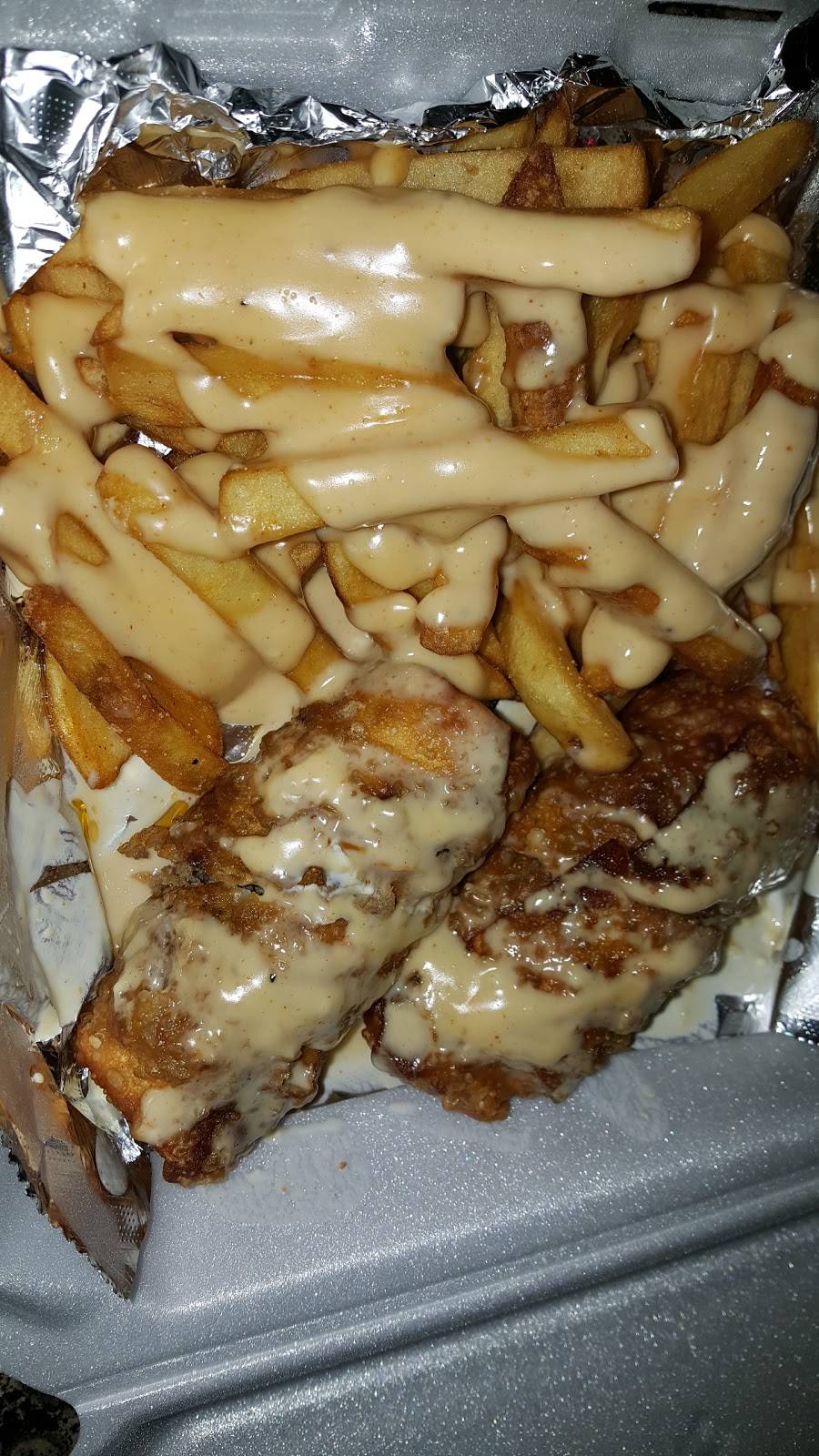 Ds Burgers & Chicken | restaurant | 5400 Bunkum Rd, Washington Park, IL 62204, USA | 3143269510 OR +1 314-326-9510