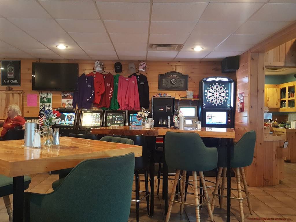 Tracks Bar and Family Dining | restaurant | W7916 Carlton Rd, Spooner, WI 54801, USA | 7156353399 OR +1 715-635-3399