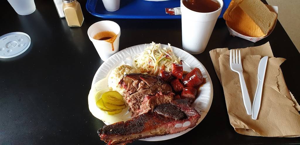 Old Smokehouse | restaurant | 5145 Fredericksburg Rd, San Antonio, TX 78229, USA | 2103405039 OR +1 210-340-5039