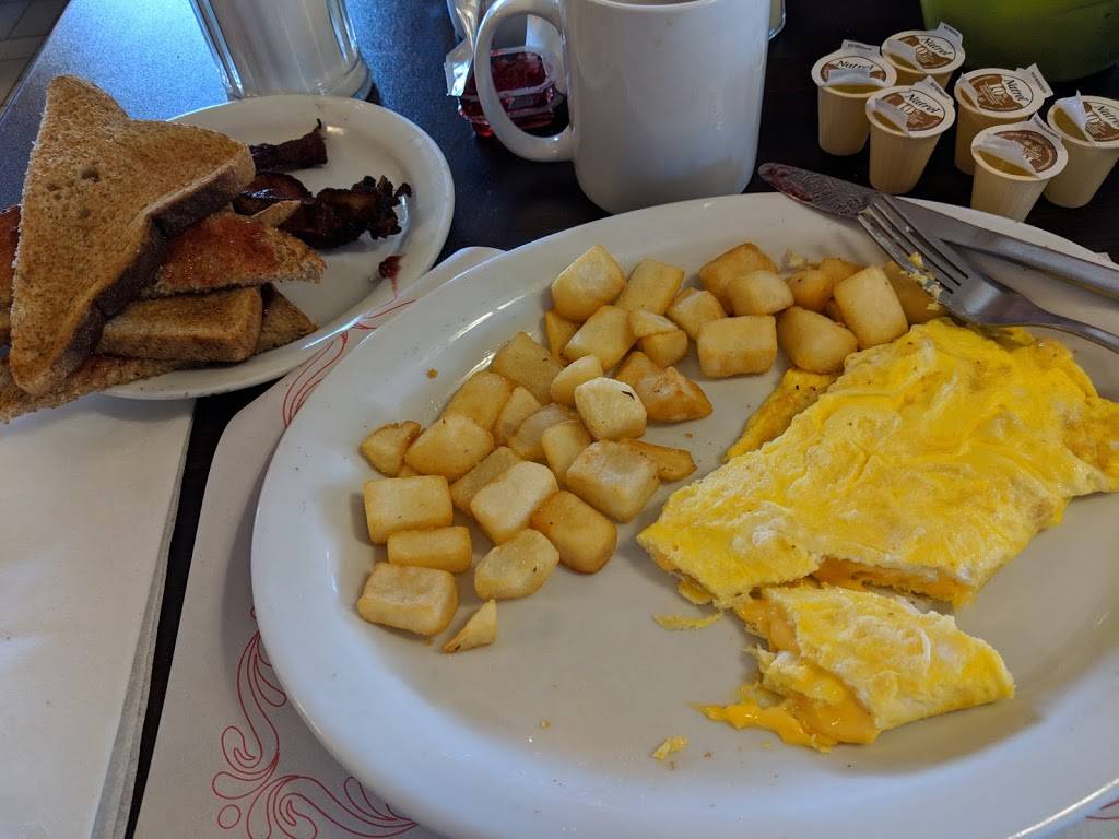 Tincap Restaurant & Plaza | restaurant | 3105 County Rd 29, Brockville, ON K6V 5T4, Canada | 6133454575 OR +1 613-345-4575