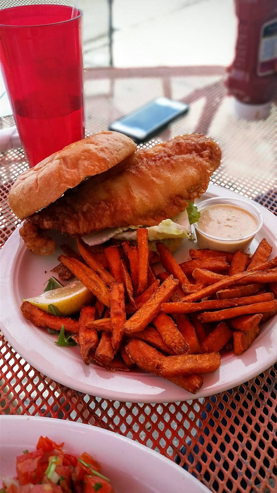 Little Tommies Tiki | restaurant | 5519 Shore Blvd S, Gulfport, FL 33707, USA | 7274988826 OR +1 727-498-8826