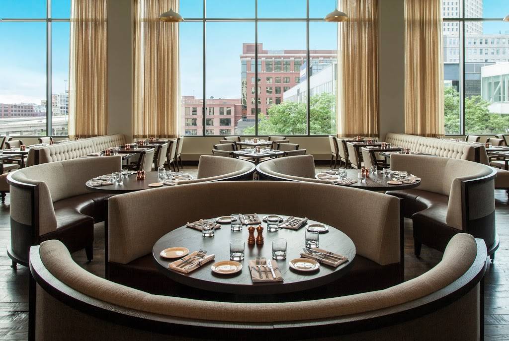 Stella Van Buren | restaurant | 550 N Van Buren St, Milwaukee, WI 53202, USA | 4148475622 OR +1 414-847-5622