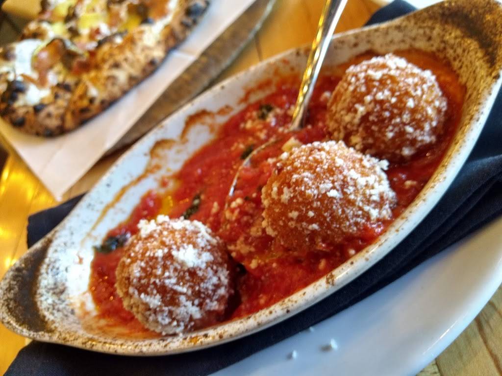 Via Farina | restaurant | 1108 S 10th St, Omaha, NE 68108, USA | 4025029880 OR +1 402-502-9880