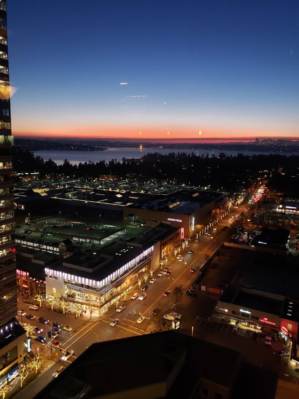 Daniel’s Broiler | night club | 10500 NE 8th St Unit BP2101, Bellevue, WA 98004, USA | 4254624662 OR +1 425-462-4662