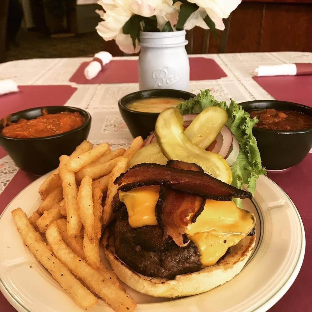 Gina’s Grill | restaurant | 7055 E 16th St, Indianapolis, IN 46219, USA | 3175919033 OR +1 317-591-9033