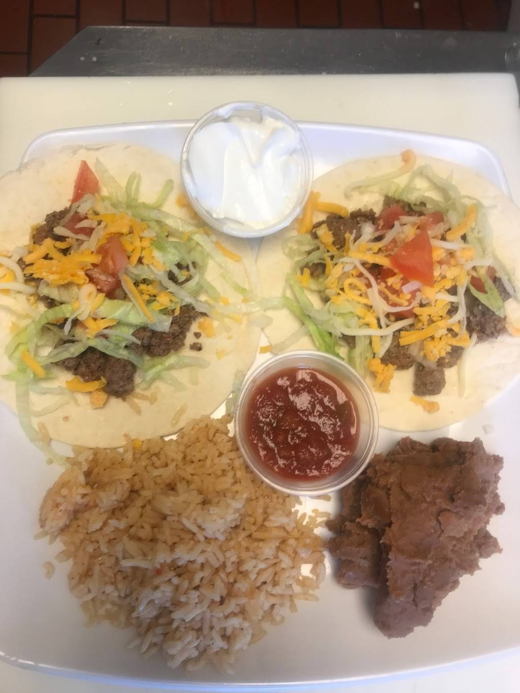 Lions Head Tavern | restaurant | 7880 Wyandotte St E, Windsor, ON N8S 1S9, Canada | 5199454773 OR +1 519-945-4773