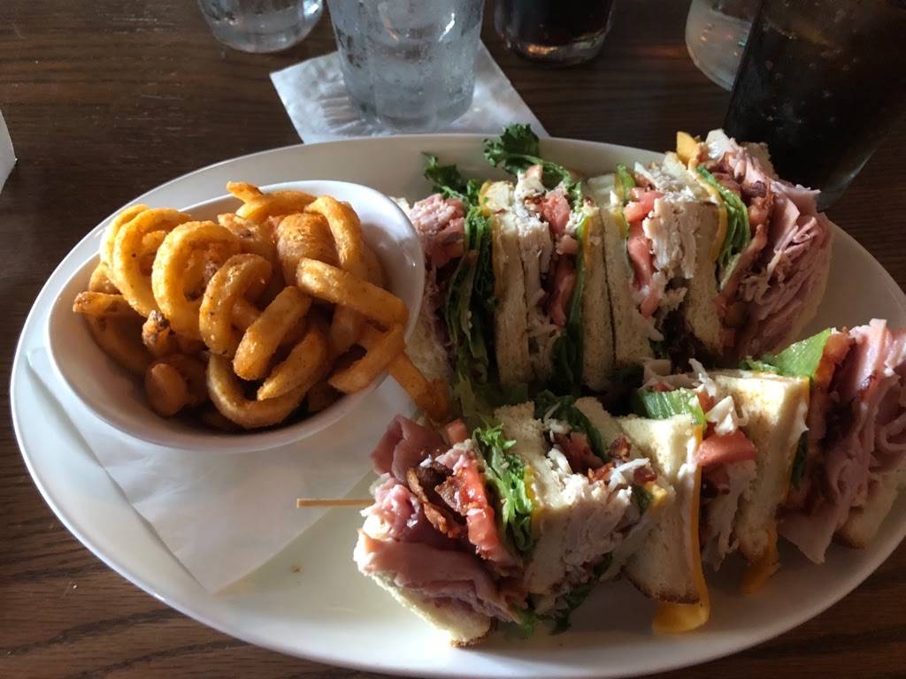 Bulldog Ale House | restaurant | 1520 S Randall Rd, Algonquin, IL 60102, USA | 8472290333 OR +1 847-229-0333