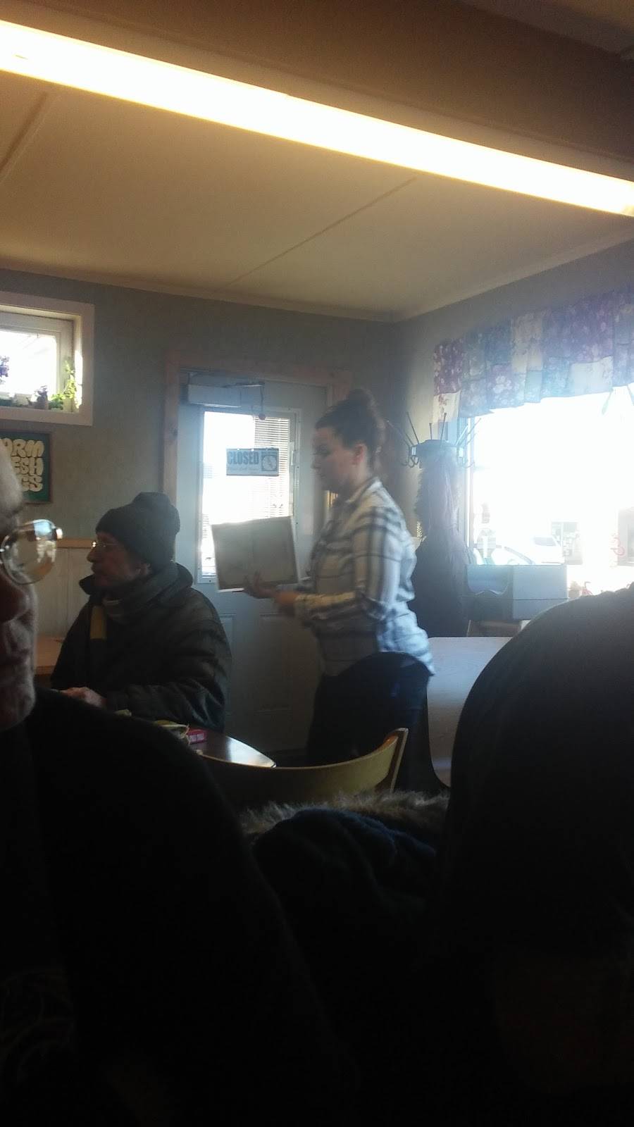 Cozy Cottage Cafe | restaurant | 300 Barclay Ave, Pine River, MN 56474, USA | 2185872588 OR +1 218-587-2588