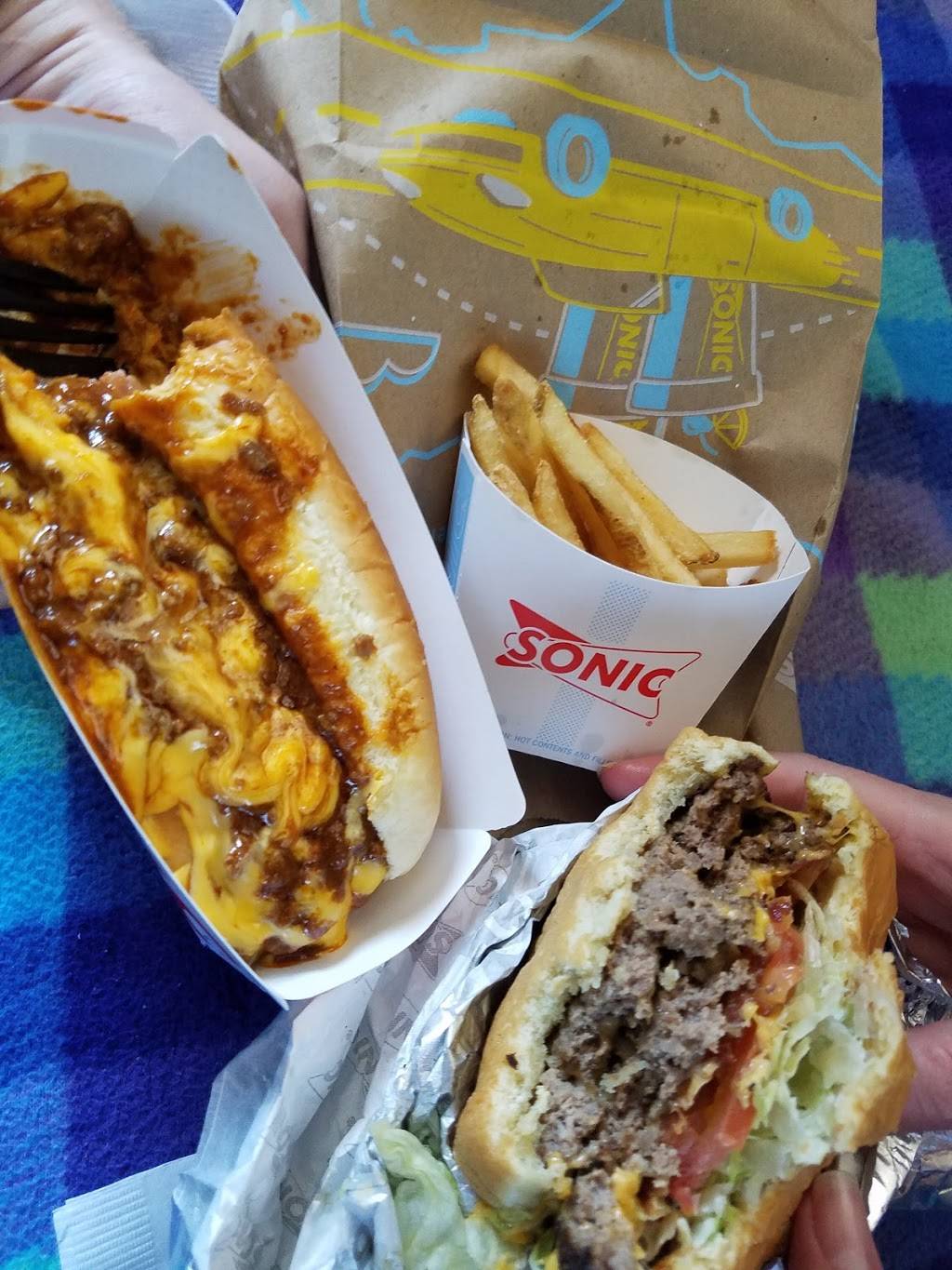 Sonic Drive-In | restaurant | 30129 SW Boones Ferry Rd, Wilsonville, OR 97070, USA | 5038554642 OR +1 503-855-4642